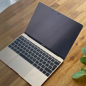 ゴールド MacBook 2017 革ケースつき