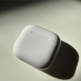 AirPods4 本体 ホワイト(ヘッドフォン/イヤフォン)