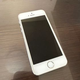 Apple iPhone 5S シルバー 本体
