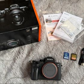 【美品】SONY α7 III ミラーレスカメラ