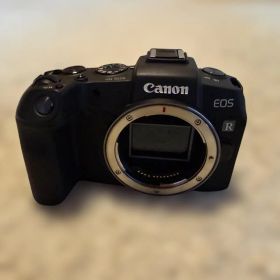 Canon EOS RP ミラーレスカメラ 本体とストラップ