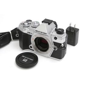 【全額返金保証】美品｜OMシステム OM SYSTEM OM-5 ボディ シルバー（センサー清掃済み） CA01-B4291-2P2B