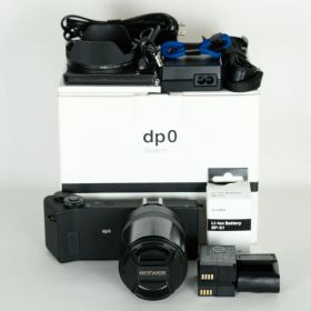 [良品｜バッテリー2個付｜注意事項あり] SIGMA dp0 Quattro / コンパクトデジタルカメラ
