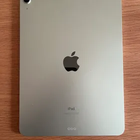 Apple iPad Air 10.9 (2020年、第4世代) 新品¥42,570 中古¥27,500