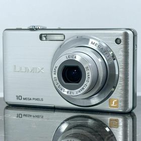 パナソニック(Panasonic)のPanasonic LUMIX DMC-FS7 シルバー(コンパクトデジタルカメラ)