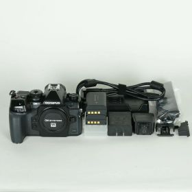 [良品 | シャッター数105回｜バッテリー2個付] OM SYSTEM OM-1 [ボディ] | マイクロフォーサーズマウント