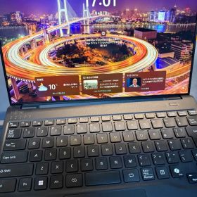 超軽量！LIFEBOOK UH-X／J3 FMVUXJ3B ピクトブラック