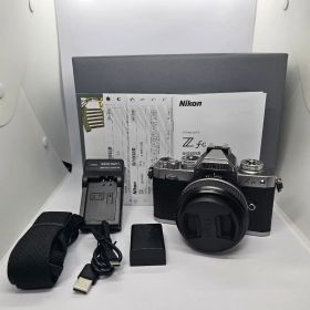 Nikon Z fc 28/2.8 SE Kit