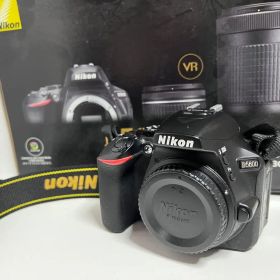 【お買い得】Nikon D5600ダブルズームキット +単焦点レンズ、広角レンズ