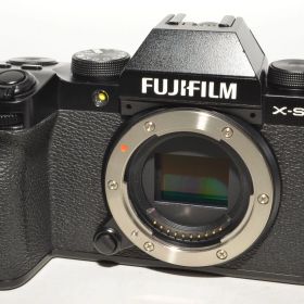 251211★ほぼ新品★富士フイルム(FUJIFILM) ミラーレスデジタルカメラ X-S10 ボディ F X-S10 ブラック