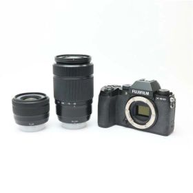 【中古】 《並品》 FUJIFILM X-S10 ダブルズームレンズキット ブラック [ デジタルカメラ ]