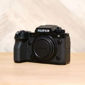 【美品】X-H2s FUJIFILM 富士フイルム xh2s ミラーレスカメラ