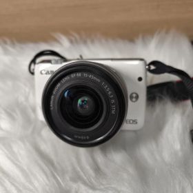 Canon EOS M10 ホワイト 15-45mmレンズ付き