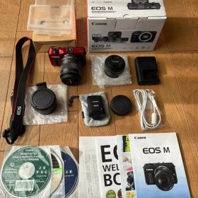 ほぼ新品 Canon EOS M ダブルレンズキット ミラーレス一眼 レッド