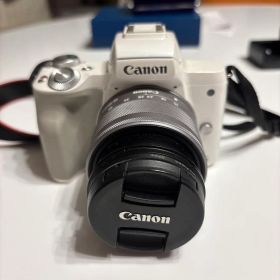 Canon EOS Kiss M ホワイト EF-M 15-45mm