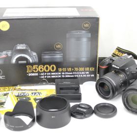 【返品保証】 【シャッター回数8897回】ニコン Nikon D5600 AF-P DX NIKKOR 18-55mm F3.5-5.6G VR 70-300mm F4.5-6.3G ED VR デジタル一眼 e5435