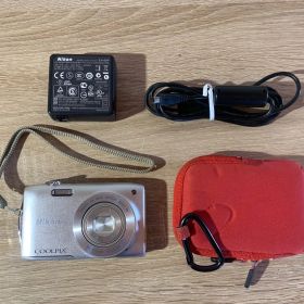 7627 Nikon COOLPIX S3300 シルバー デジカメ ジャンク品
