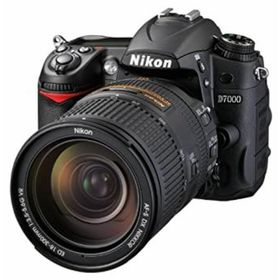 【中古】「非常に良い」Nikon デジタル一眼レフカメラ D7000 スーパーズームキット AF-S DX NIKKOR 18-300mm f/3.5-5.6G ED VR付属 D7000 LK18-300(デジタル一眼)