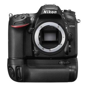 【中古】Nikon デジタル一眼レフカメラ D7200 バッテリーパックキット D7200BPK