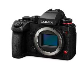 【中古】パナソニック(Panasonic) フルサイズ ミラーレス一眼カメラ ルミックス S1M2 ボディ 2,410万画素 ブラック DC-S1M2