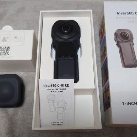 【中古品】Insta360 ONE RS本体＋アクセサリーセット