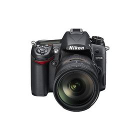 Nikon デジタル一眼レフカメラ D7000 18-200VRII キット D7000LK18-200(中古品)