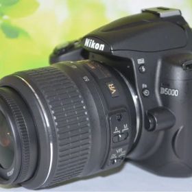 ✨美品・軽量✨初心者オススメ✨Nikon ニコン D5000 一眼レフカメラ✨