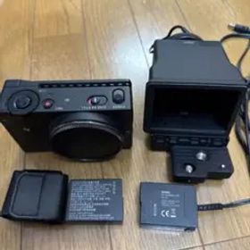 SIGMA fp L 本体と付属品