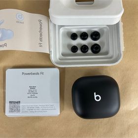 Powerbeats Fit ブラック Beats ワイヤレスイヤホン(ヘッドフォン/イヤフォン)