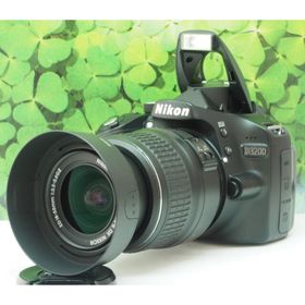 ニコン(Nikon)の【美品】スマホへ転送も可能⭐️高画質 Nikon D3200標準レンズ フード付(デジタル一眼)