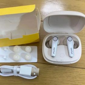 ホワイト ワイヤレスイヤホン EarFun Air Pro 3 ANC