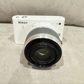 Nikon 1J1ミラーレスカメラ ホワイト