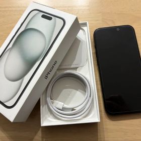 Apple iPhone 15 256GBブラック 本体 充電ケーブル付き