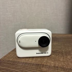 Insta360 GO 3 本体と付属品