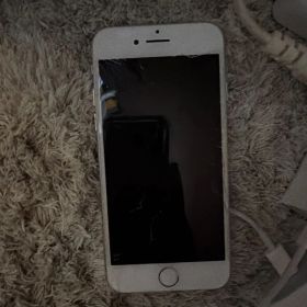 Apple iPhone 7 シルバー 本体