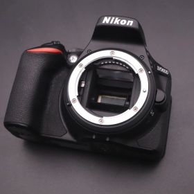 【シャッター数：741枚】Nikon デジタル一眼レフカメラ D5600 ボディー ブラック D5600BK 【中古】