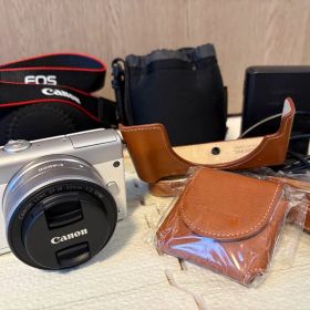【ほぼ新品】Canon EOS M100 ズームレンズ付き