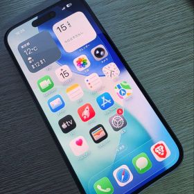 au iPhone 16 256GB バッテリー交換済み100% simフリー