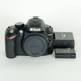 [美品｜シャッター数30回] Nikon D3200ボディ ブラック / ニコンFマウント