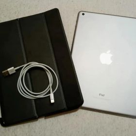 Apple iPad 第6世代 Wi-Fiモデル 128GB スペースグレイ