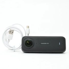 ＜良品＞ Insta360 X4｜8K 360度撮影×防水対応の最新モデル｜FlowState手ブレ補正＆AI編集対応｜外装に極小欠けはあるものの全体的に綺麗で安心して使える一台