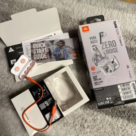 【新品イヤーチップ、充電器付き】JBL TUNE FLEX GHOSTイヤフォン