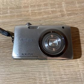 7717 Nikon COOLPIX A100 シルバー デジカメ 動作確認済み