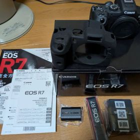 美品 キヤノン EOS R7 ボディ おまけ付き