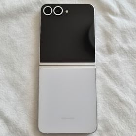 サムスン(SAMSUNG)のGalaxy Z Flip6 国内版 SIMフリー ホワイト(スマートフォン本体)