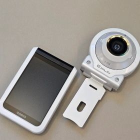 CASIO EXILIM EX-FR100LCT