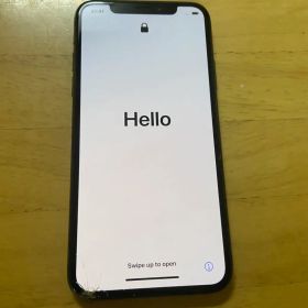 iPhone X 6.1インチ ブラック 画面ひびあり