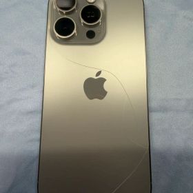 iPhone16Pro 背面ガラス割れあり
