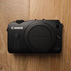 Canon EOS M ボディ ミラーレス一眼