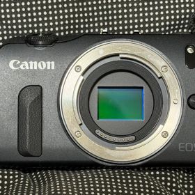 Canon EOS M ミラーレスカメラ 18-55mmレンズ付き